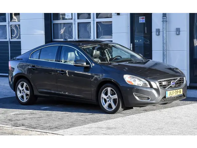 Volvo S60 2.0 T5 Momentum 2013 Benzine 35