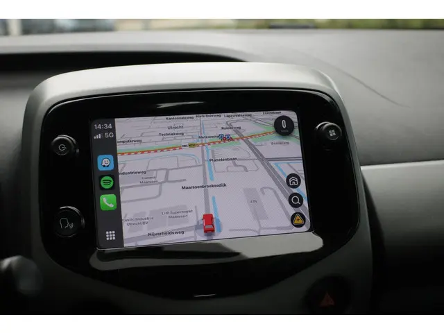 Toyota Aygo 1.0 VVT-i x-play limited 2019 Benzine 13