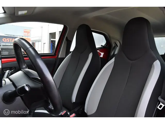 Toyota Aygo 1.0 VVT-i x-play | Camera | Airco| 2017 Benzine 11