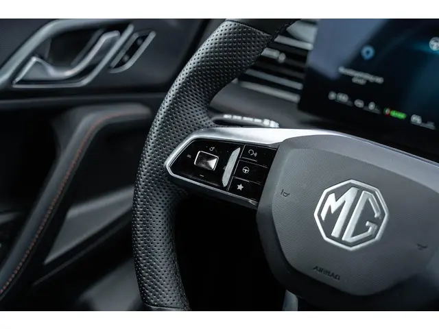 MG HS Plug-in Hybrid 1.5 Luxury 2024 Hybride Benzine 12