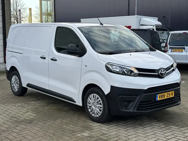 Toyota ProAce Worker 2.0 D-4D 145PK 2022 Diesel 10