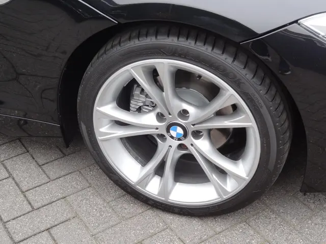 BMW Z4 Roadster SDrive18i High Executive 2015 Benzine 18