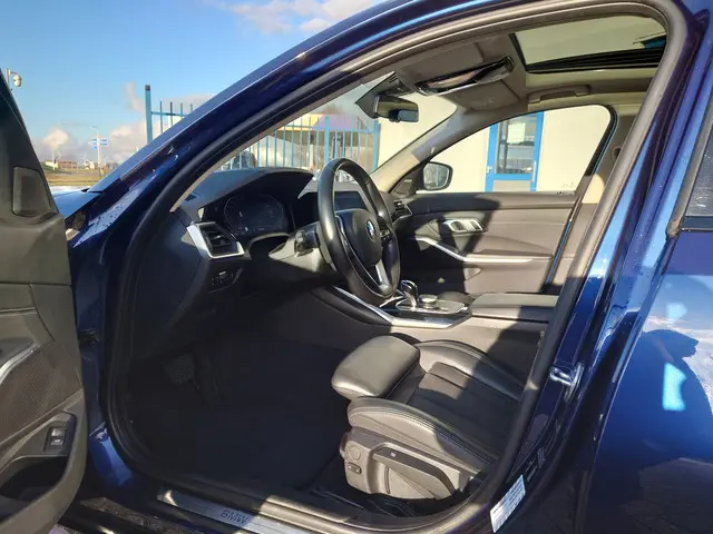 BMW 3 Serie Touring 330i High Executive 2019 Benzine 10