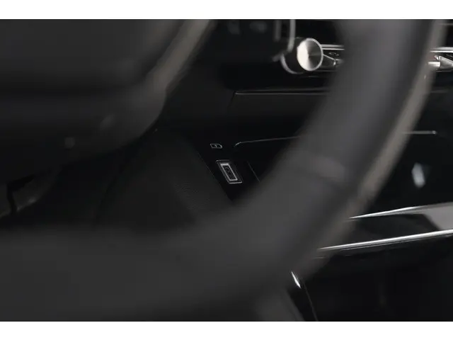 Peugeot 2008 PureTech 130 EAT8 Allure 2024 Benzine 44