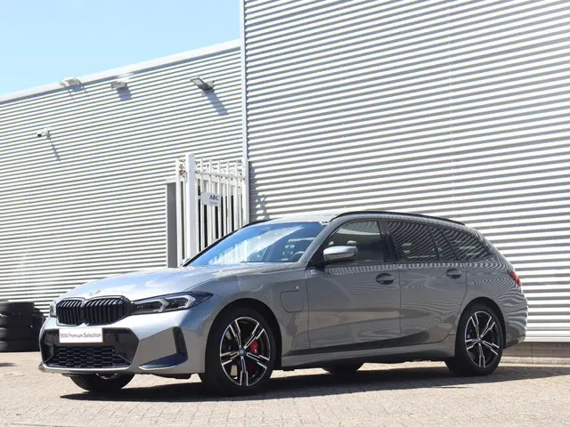 BMW 3 Serie Touring 320e 2024 Hybride Benzine 35