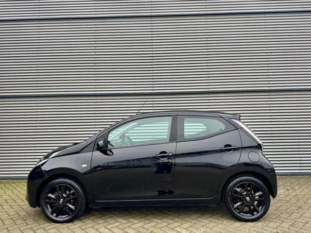 Toyota Aygo 1.0 VVT-i x-now 2016 Benzine 9