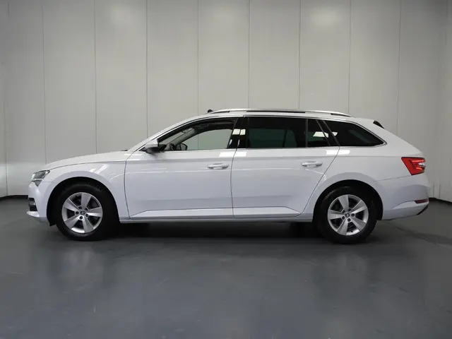 Škoda Superb Combi 1.5 TSI ACT Business 2022 Benzine 2