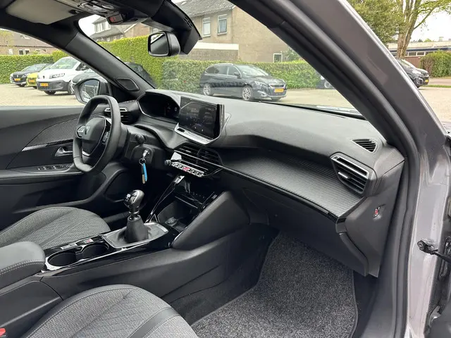 Peugeot 2008 1.2 Turbo 100 PK Allure 2023 Benzine 15