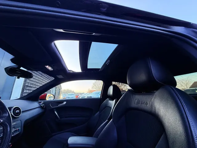 Audi A1 1.4 TFSI CoD Sport S line Edition 2017 Benzine 12