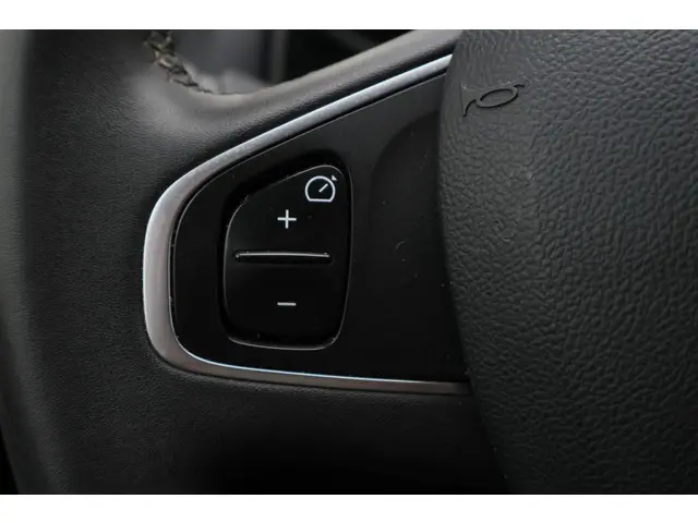 Renault Clio Estate 0.9 TCe Limited 2018 Benzine 27