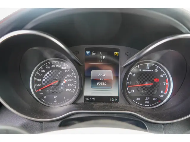 Mercedes-Benz GLC 43 AMG 4MATIC | BOM VOL! 2017 Benzine 17