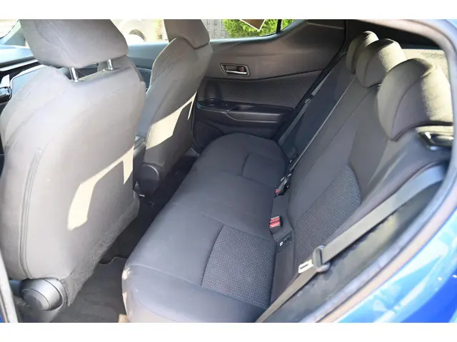 Toyota C-HR 1.8 Hybrid Dynamic 2019 Hybride Benzine 35