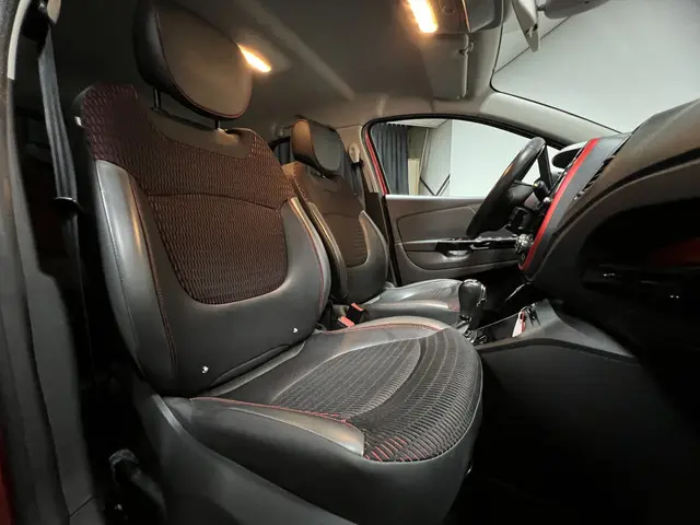 Renault Captur 1.2 TCe Helly Hansen 2015 Benzine 35