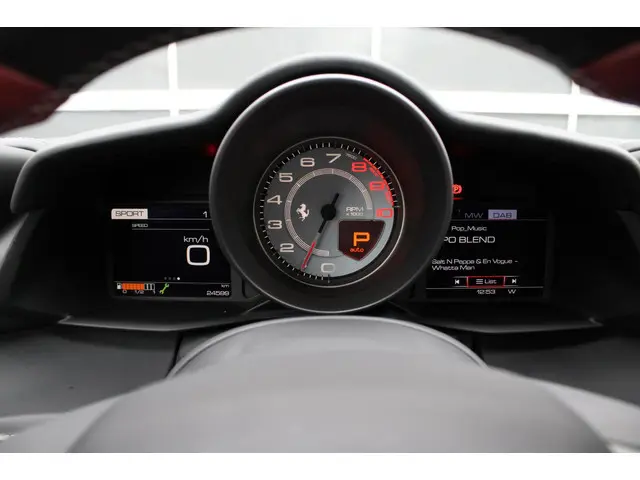 Ferrari 488 3.9 GTB HELE 2018 Benzine 35