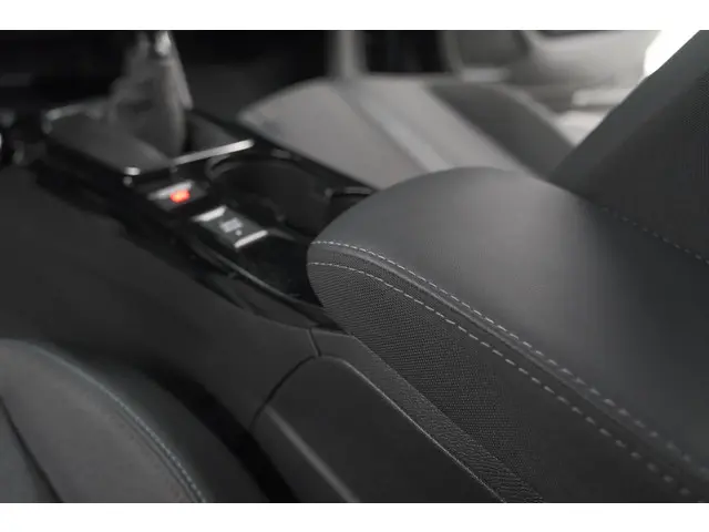 Peugeot 208 PureTech 100 Allure Pack 2023 Benzine 38