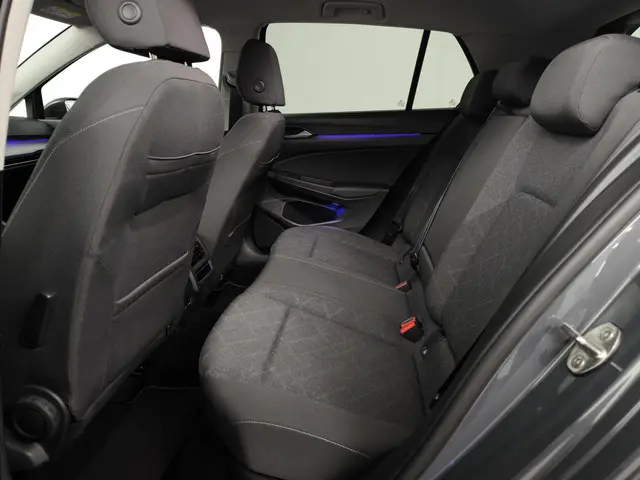 Volkswagen Golf 1.0 TSI Life 2022 Benzine 8