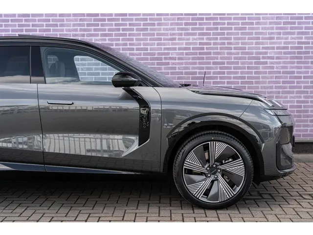 Lynk & Co 08 1.5 More 2025 Hybride Benzine 20