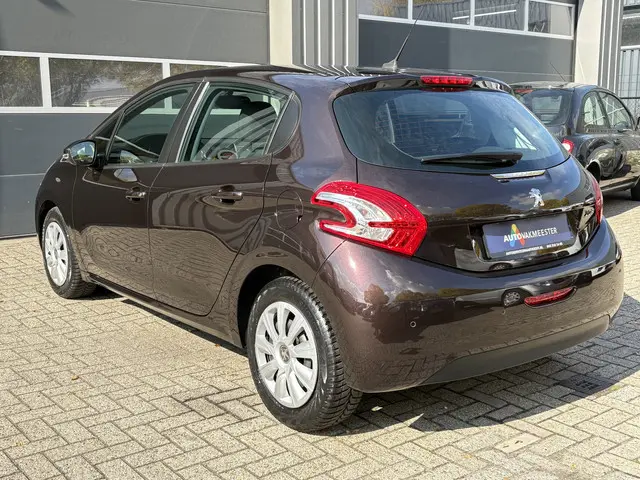 Peugeot 208 1.2 VTi Envy 2013 Benzine 7