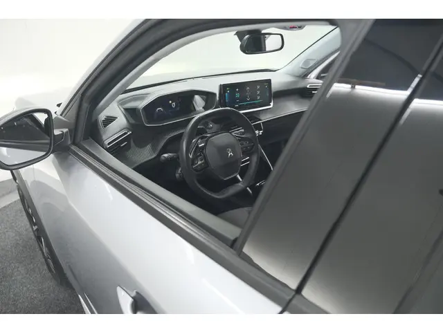 Peugeot e-2008 2
