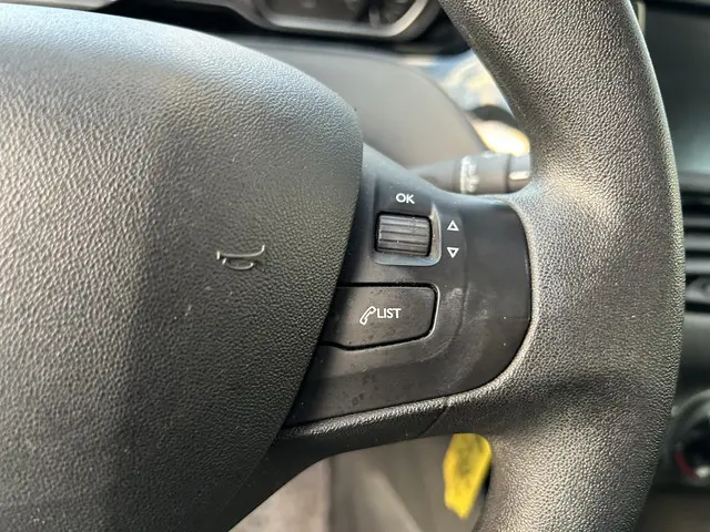 Peugeot 208 1.2 Airco en parkeerhulp 2018 Benzine 23