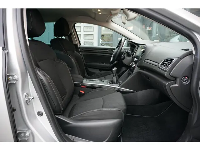 Renault Mégane Estate 1.3 TCe Limited 2020 Benzine 9