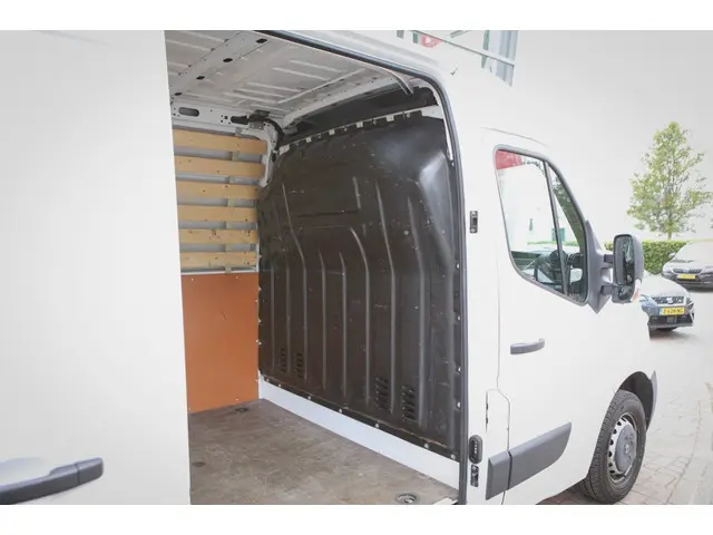 Renault Master T35 2.3 dCi L2H3 En. 2018 Diesel 16