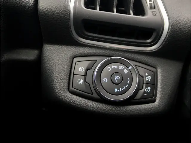 Ford B-MAX 1.0 EcoBoost Titanium Sport 2015 Benzine 23