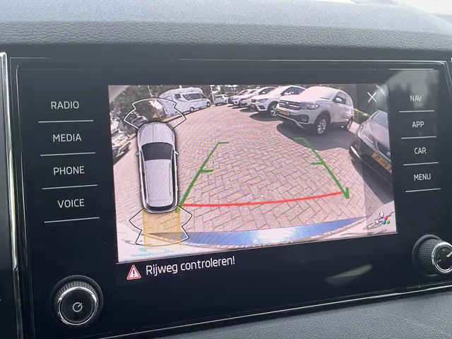 Škoda Karoq 1.5 TSi DSG ACT Elegance 2022 Benzine 21