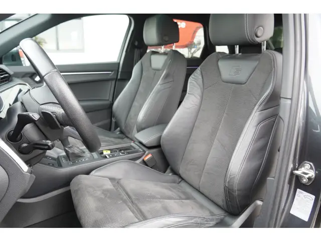 Audi Q3 45 TFSI e S edition 2021 Hybride Benzine 7