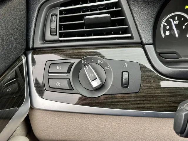 BMW 5 Serie Touring 520i Executive 2014 Benzine 29
