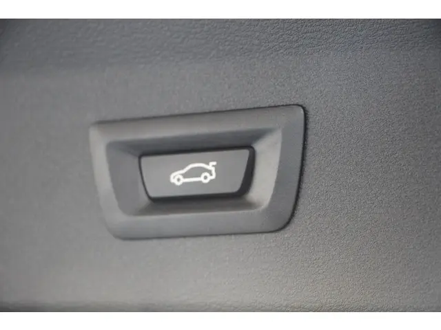 BMW X1 sDrive20i High Executive 2020 Benzine 29