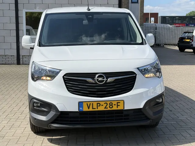 Opel Combo 1.5D130PK L2H1 Edition 2021 Diesel 18