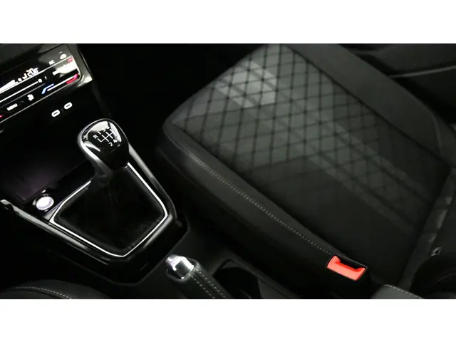 Volkswagen T-Cross 1.0 TSI R-Line 2024 Benzine 34