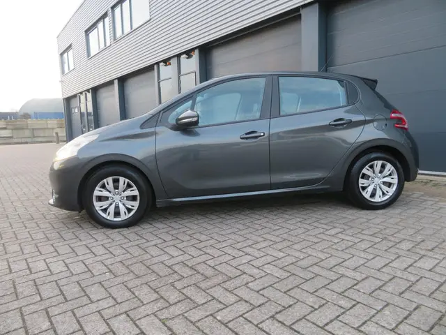 Peugeot 208 1.2 VTi Active 5 deurs airco 2013 Benzine 3