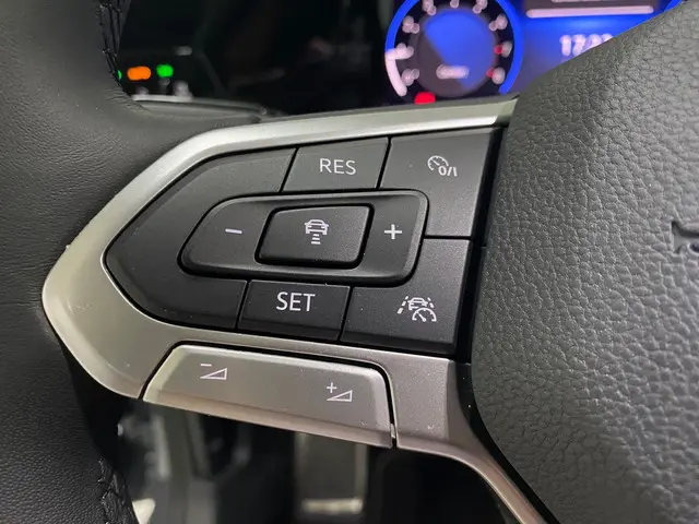 Volkswagen Golf 1.5 eTSI Active 2023 Benzine 14