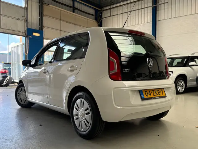 Volkswagen up! 3