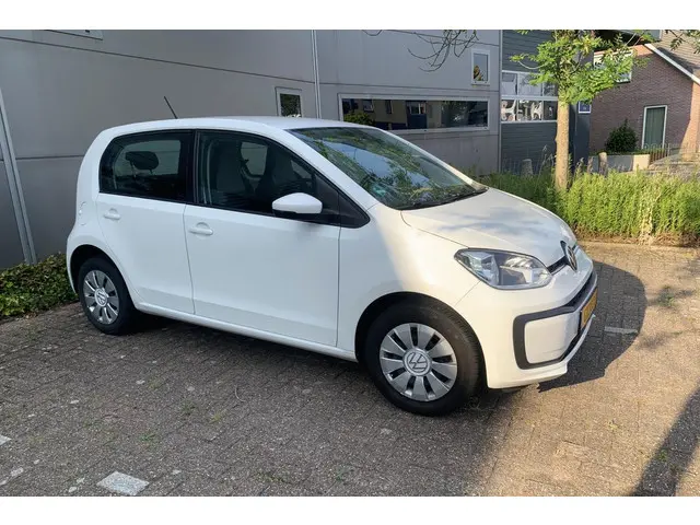 Volkswagen up! 1.0 BMT take up! 2018 Benzine 12