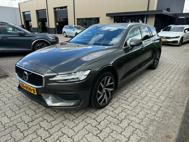 Volvo V60 2.0 T5 Momentum 2019 Benzine 19