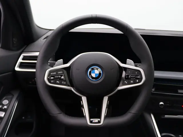 BMW 3 Serie Sedan 330e 2025 Hybride Benzine 8