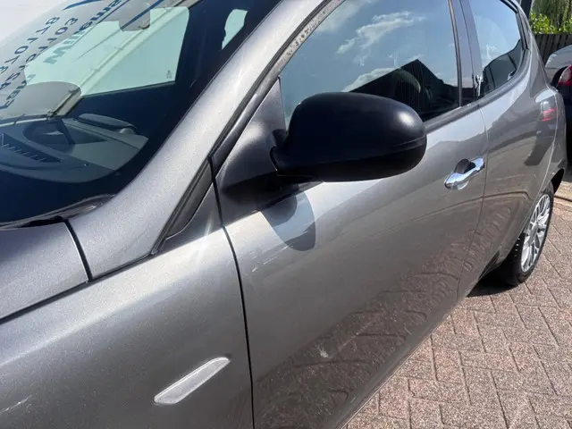 Lancia Ypsilon 0.9 TwinAir Silver + 2013 Benzine 30
