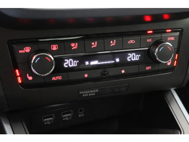 SEAT Arona 1.0 TSI Style Business Intense 2019 Benzine 44