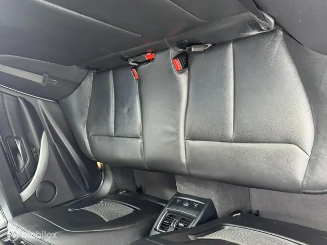 BMW 3 Serie 330i M Sport 2016 Benzine 19