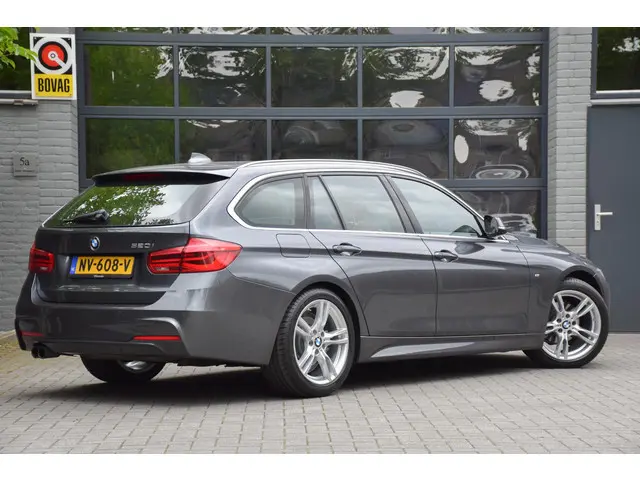 BMW 3 Serie Touring 320i M sport 2017 Benzine 6