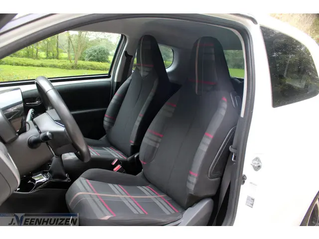 Peugeot 108 1.2 VTi Allure 2014 Benzine 4