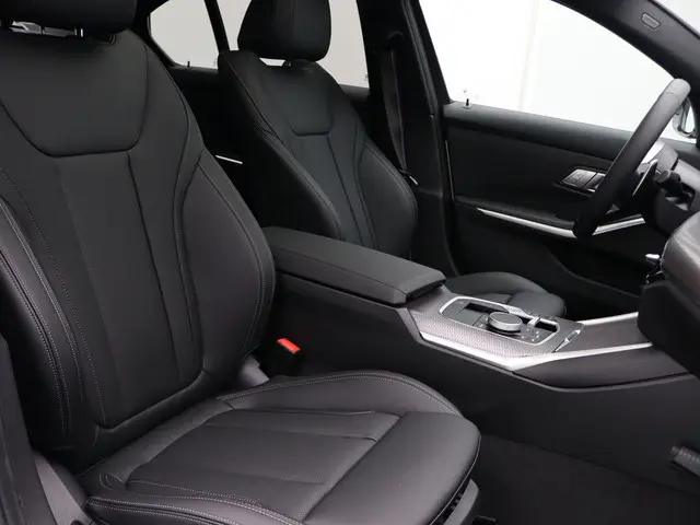 BMW 3 Serie Sedan 330e 2025 Hybride Benzine 23