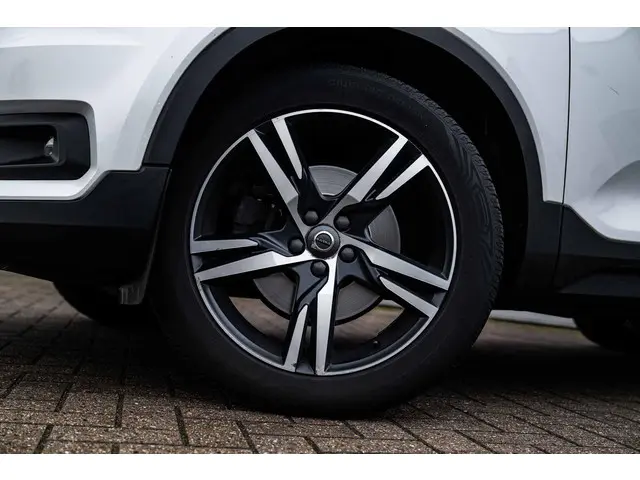 Volvo XC40 2.0 T4 R-Design 2019 Benzine 31