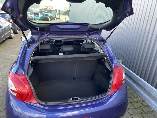 Peugeot 208 1.2 VTi Active 2013 Benzine 14