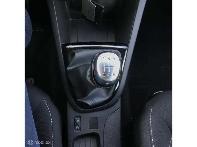 Renault Clio Estate 0.9 TCe Limited 2019 Benzine 24