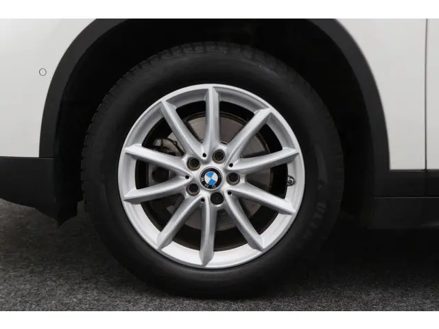 BMW X1 sDrive18i Executive Automaat 2020 Benzine 25