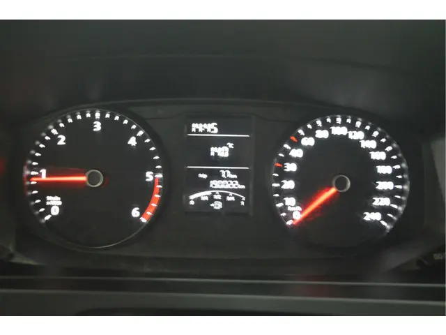 Volkswagen Transporter 2.0 TDI L2H1 DC 2017 Diesel 14